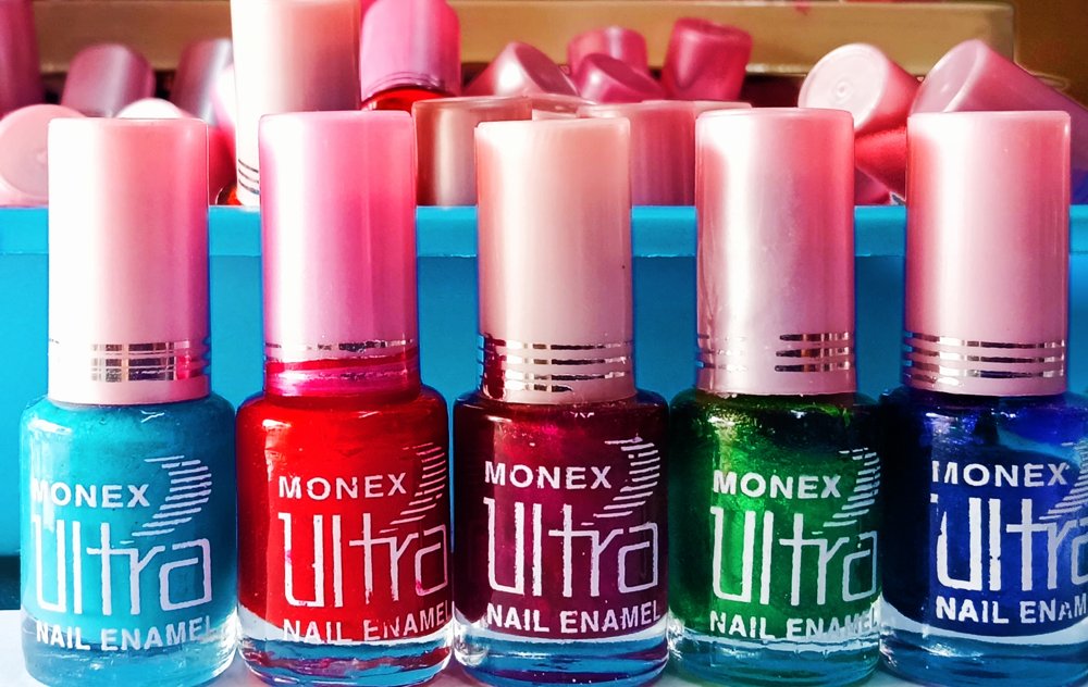 NAIL POLISH